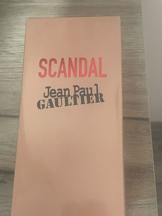 Parfum scandal dama