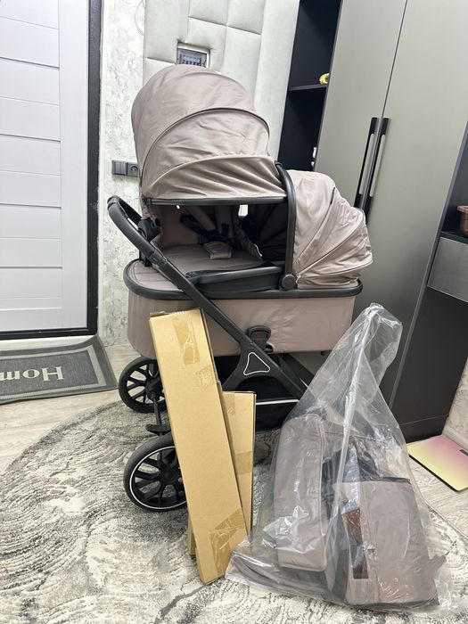 Коляска новая продается