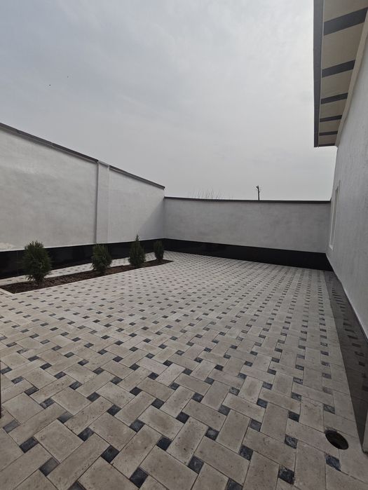 Уч кахрамон . Шуро бозор .3хона+ Ош хона.1.85 сотх . Срочно сотилади