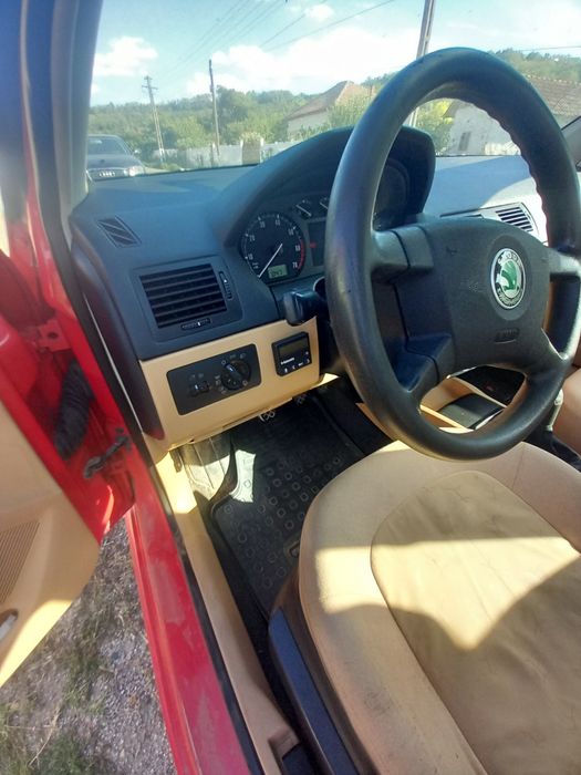 Vand mașina skoda
