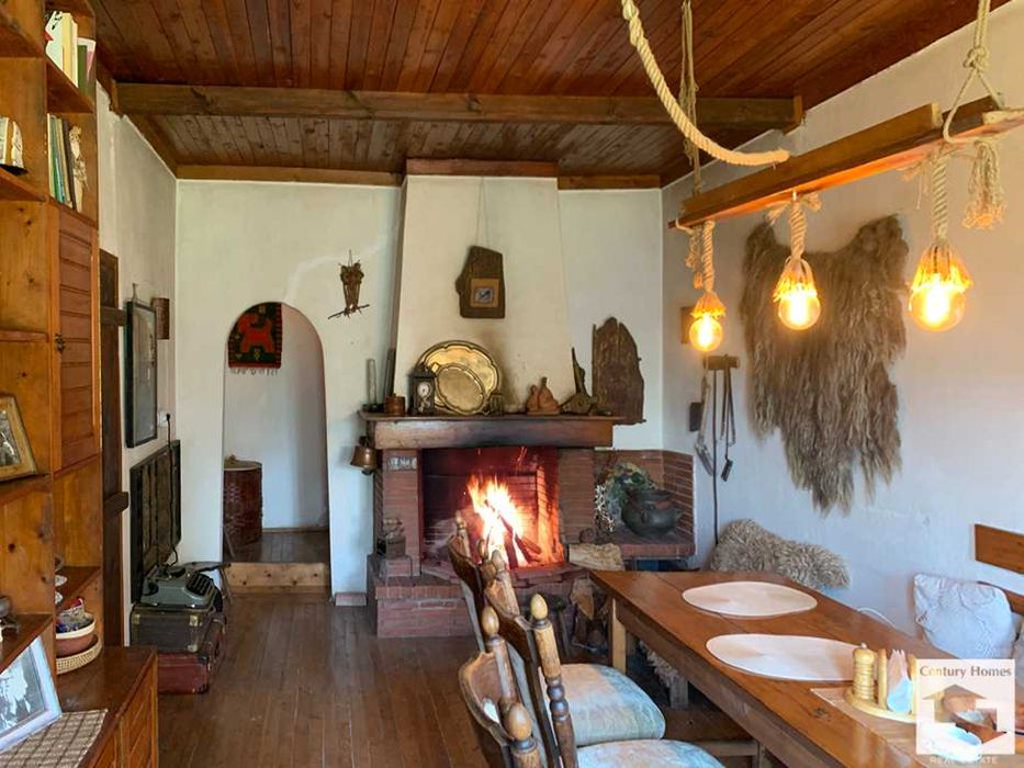 125182 Възрожденска къща с 3 спални и кладенец  в с. Средни Колиби