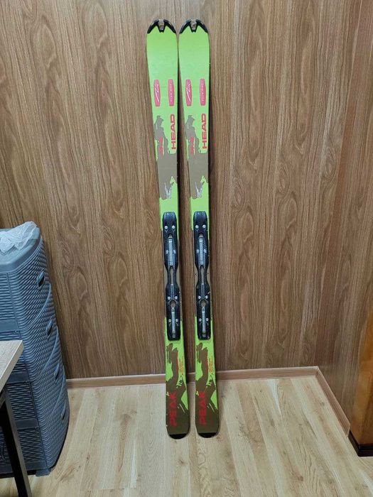 Комплект горных лыж