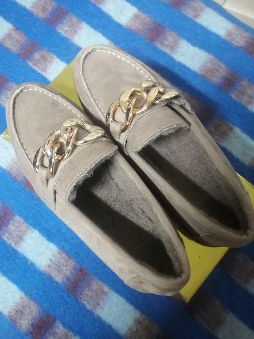 Продам женские мокасины