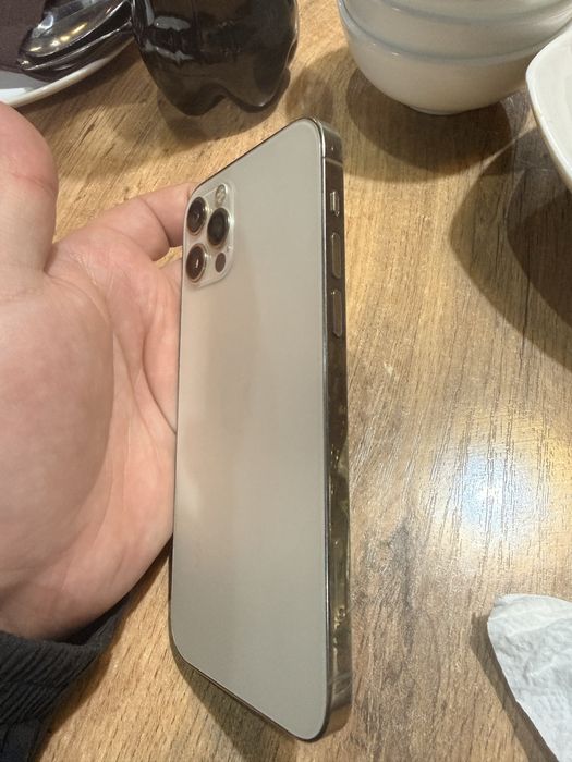 Срочно продам айфон 12 про