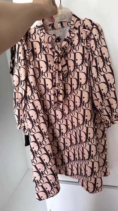 платье в отличном состоянии для девочки в возрасте5-6