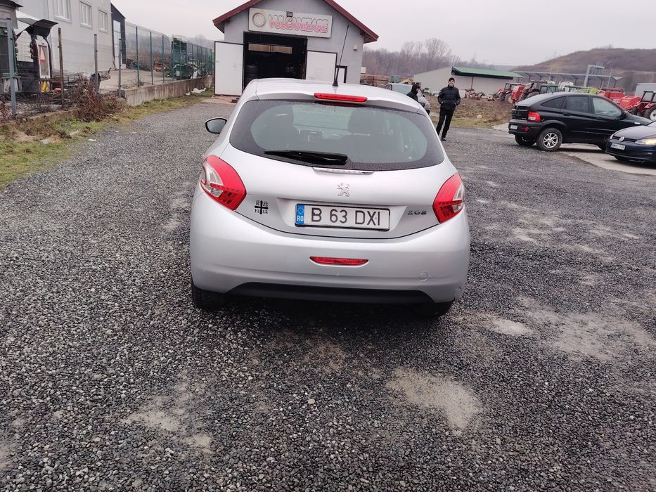 Peugiot 208 an 2015  motorizare 1.4 diesel