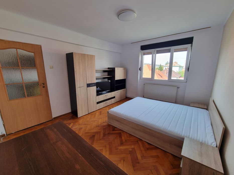 Apartament cu 2 Camere Decomandate - Foarte Aproape de Facultati