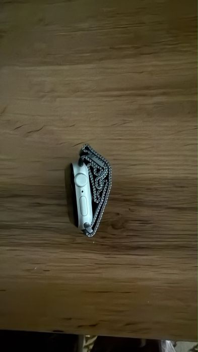 Продам часы Apple Watch SE