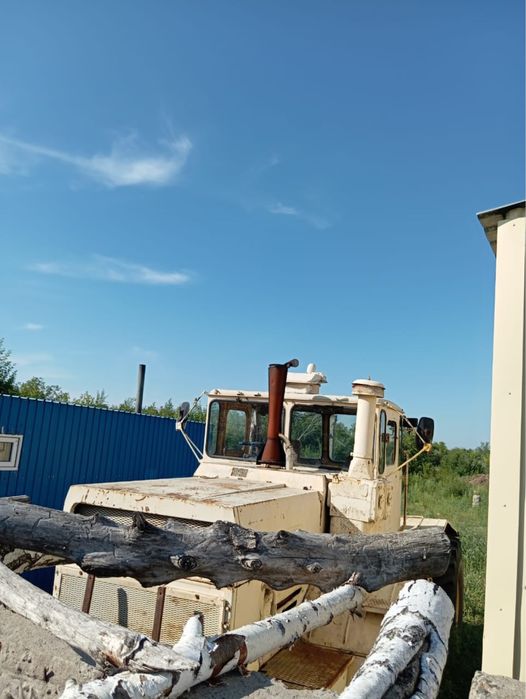 Продам трактор К700 с плугом