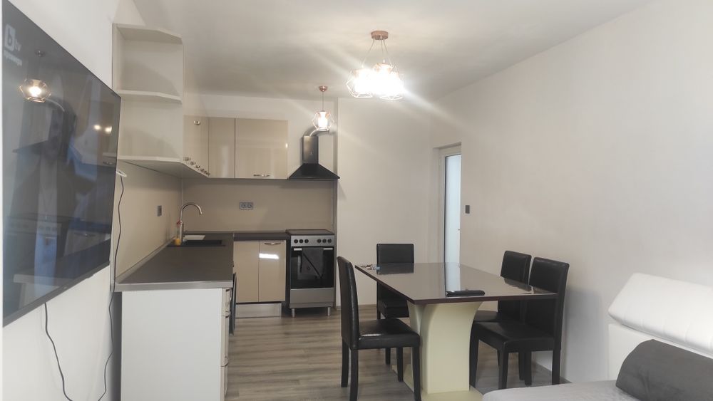 Тристаен апартамент на топцентър. 2 отделни бани и 2 спални