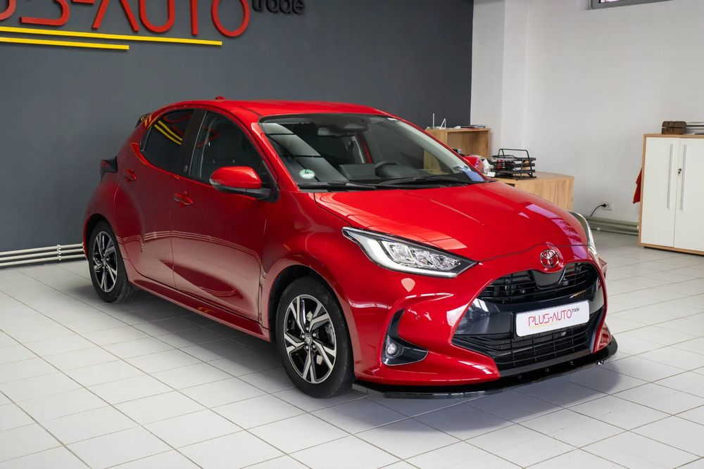Toyota Yaris Hybrid Automata LED Camera GR Distronic Keyless CarPlay BSM
