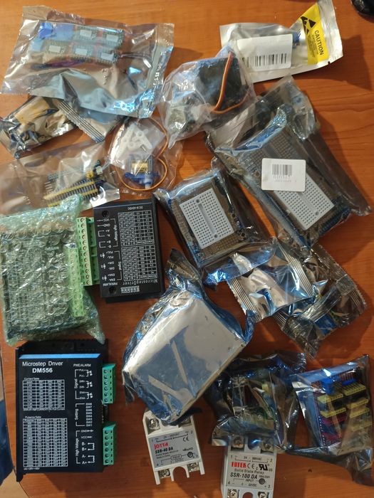 programator,ST-LINK/V2 STM8 STM32,STM32F103C8T6,STM32F401CCU6,STM32F411CEU6,STM32F103RET6,TXS0108E,TXS0108,potenÈ›iometru,SG90,MG996R,ADS1115,HX711