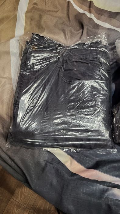 Продавам мъжки дънки.