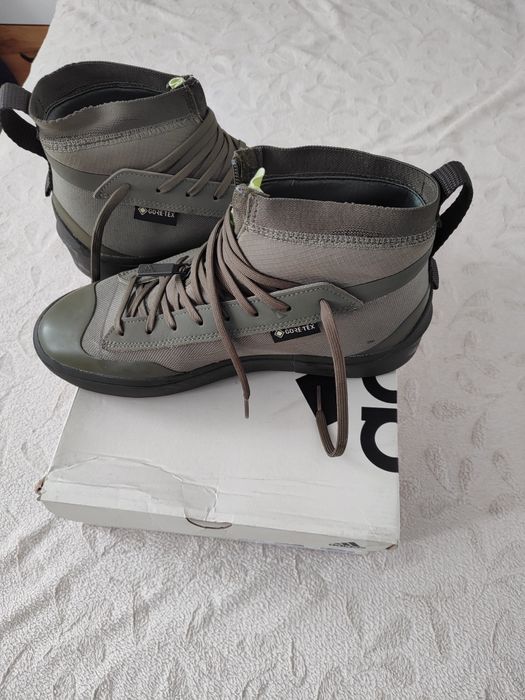Adidas znsored gore tex