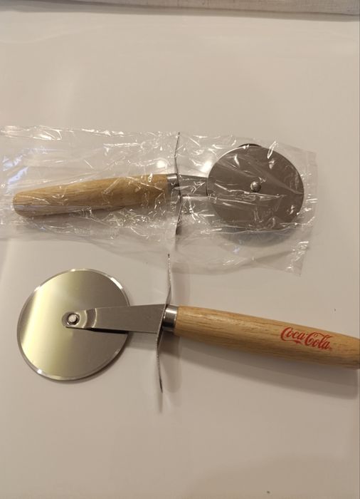 Нож за пица / кухненски ролков нож - нов