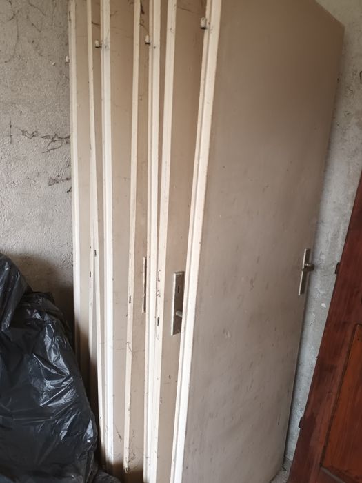 Вътрешни бели врати