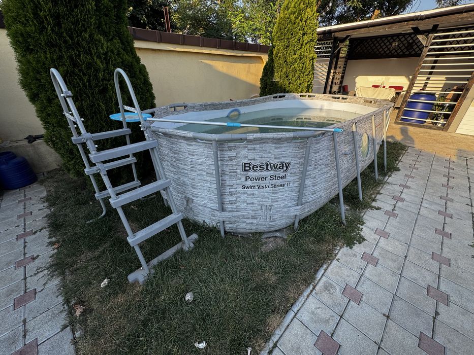 Piscina supraterana