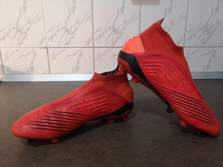 Vând Ghete de fotbal adidas PREDATOR 19+ FG profesionale