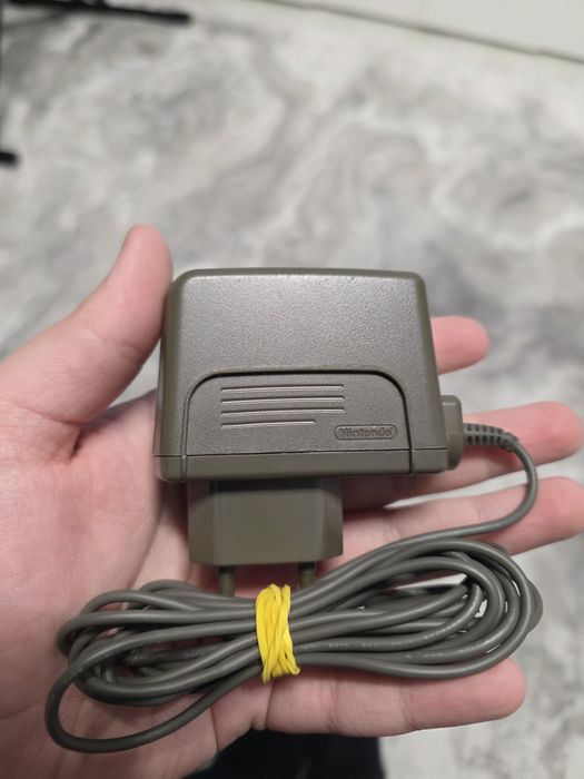 Nintendo DS Lite 2006 ca nou cu incarcator original !