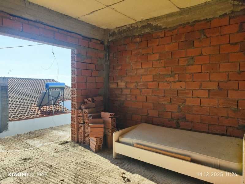 Недовършен апартамент с голям двор в Неа Кердилия, Амфиполи