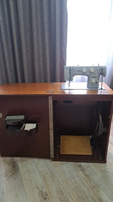 Швейная машинка Подольск-142