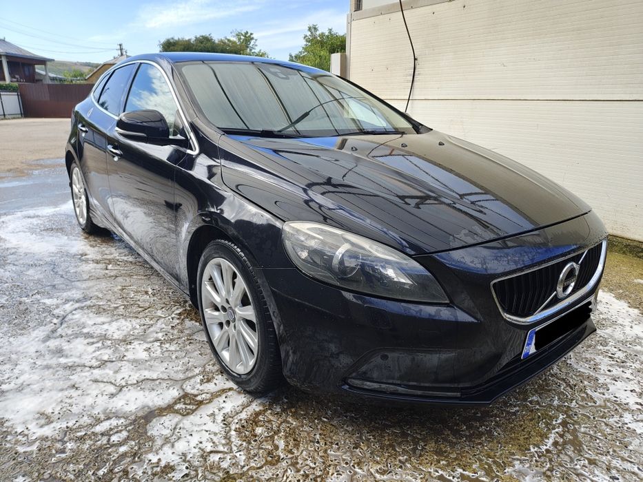 Vând Volvo V40 2013