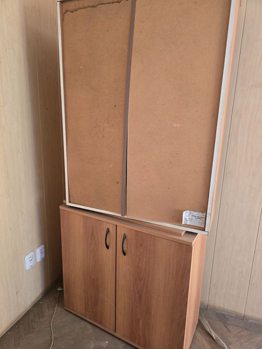 Продам кровать , тумбы, шкафы