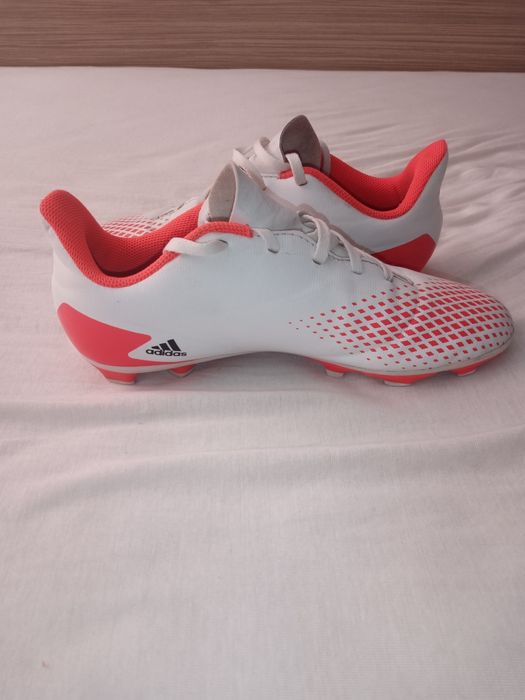 Детски бутонки Адидас Predator номер 37/1/3 като нови.