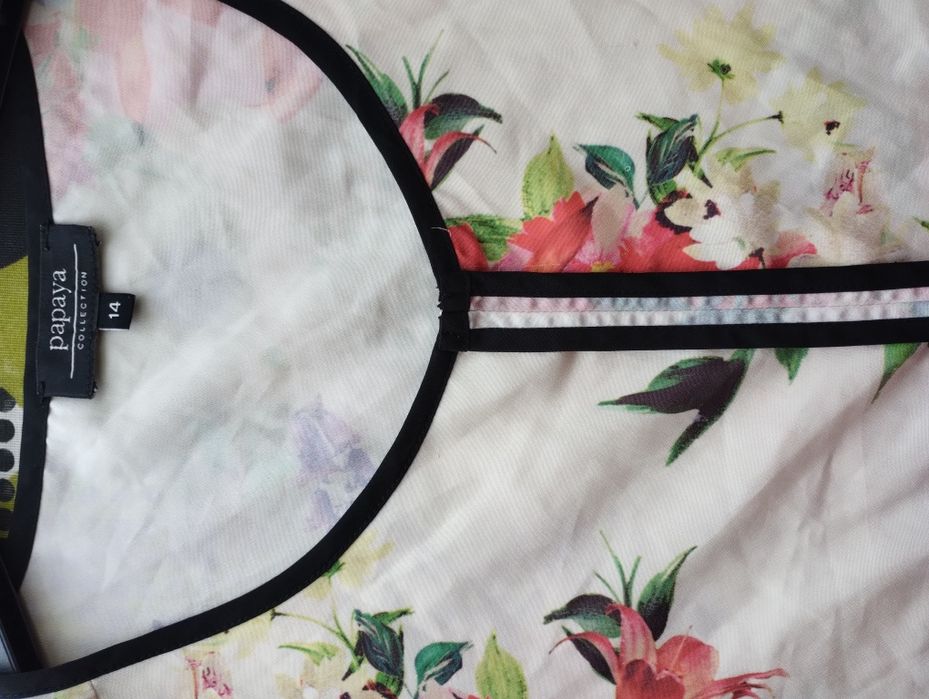 Bluza fara mâneci cu imprimeu floral