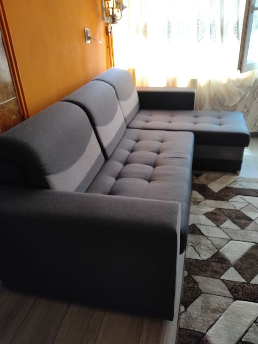 Colțar cu lada de, depozitat de vânzare