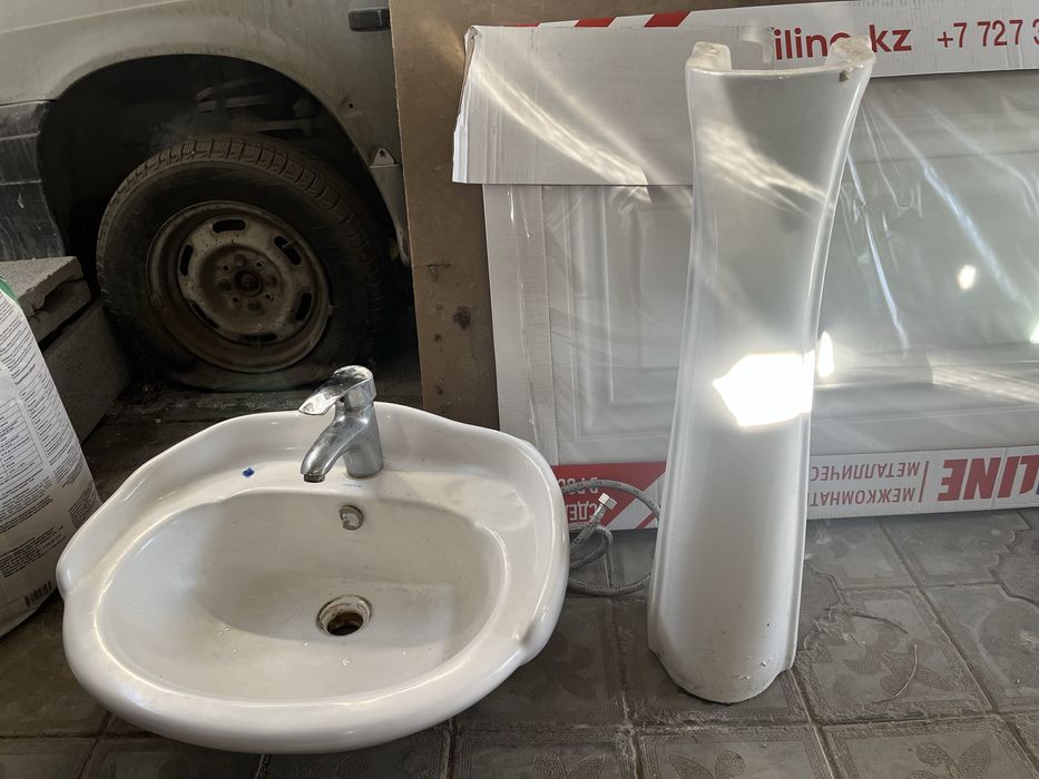Продам раковину со смесителем