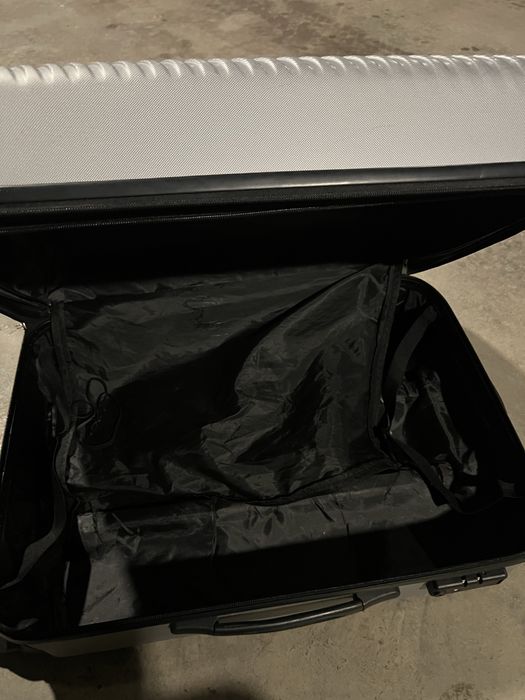 Продам чемодан в отличном состоянии