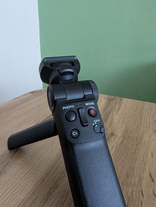 Sony ZV-1 + Грип GP-VPT2BT + 5 батерии + зарядно + 64GB - Като нов / Ready-to-shoot