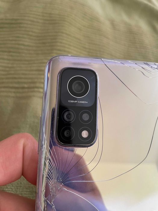 Xiaomi Mi 10T Pro 256 GB работещ нормално, пукнат гръб