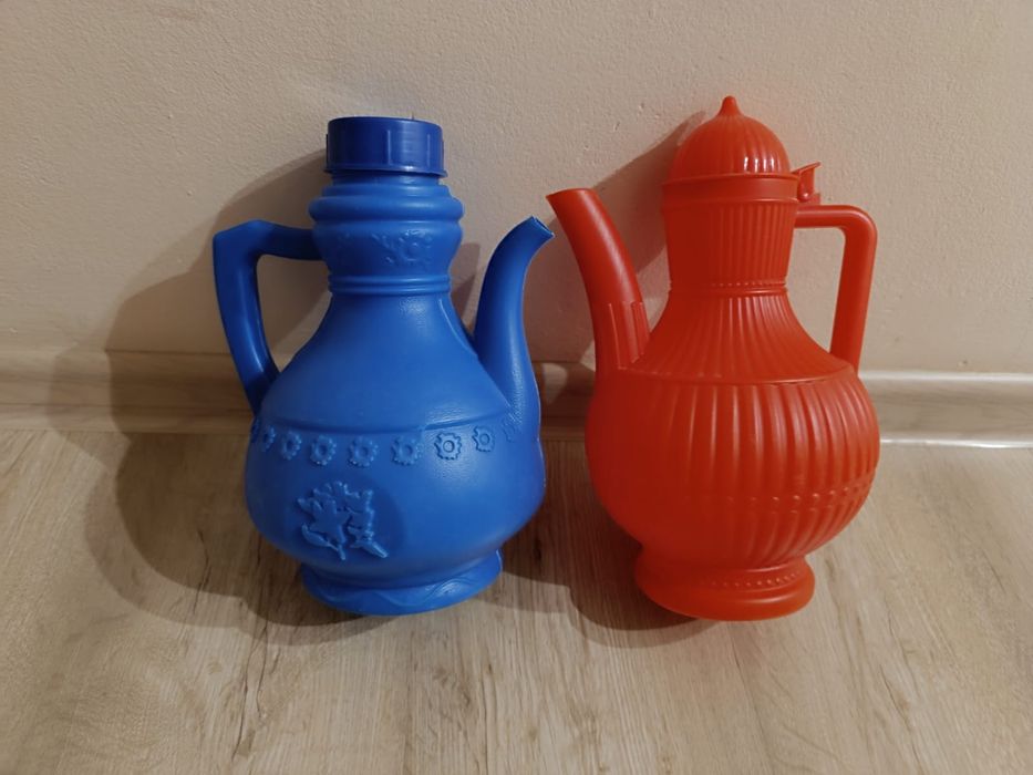 Пластиковые кувшины с крышкой