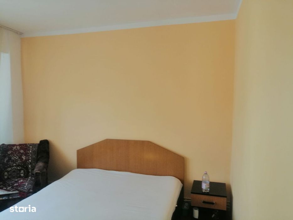 3 camere, mobilat și utilat, centrala proprie, bloc 1989, stradal