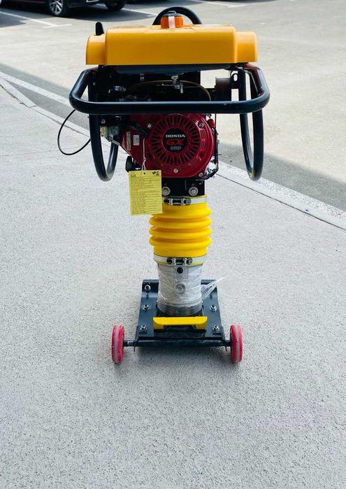 Вибротрамбовка HSR110 с бензиновым двигателем