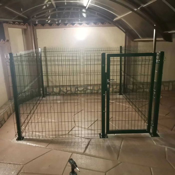 Ограда. Метални оградни пана и колове. Мрежа с декорация. ТОП оферти!