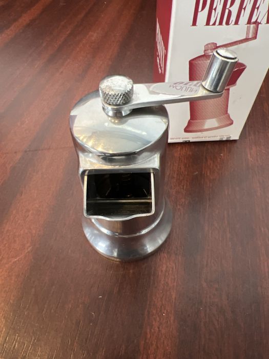 Rasnita de piper manuala  Moulin a poivre