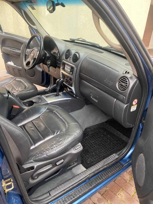 Vand Jeep Cherokee unicul proprietar