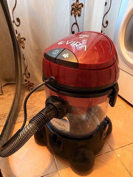 Aspirator MPM VIRA MOD-22   2400 W  Rezervor apa 10 litri. Rezervor lichid spalare 5 litri HEPA13  Tub telescopic din plastic (Negru/Rosu)