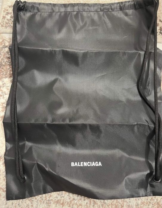 Balenciaga track