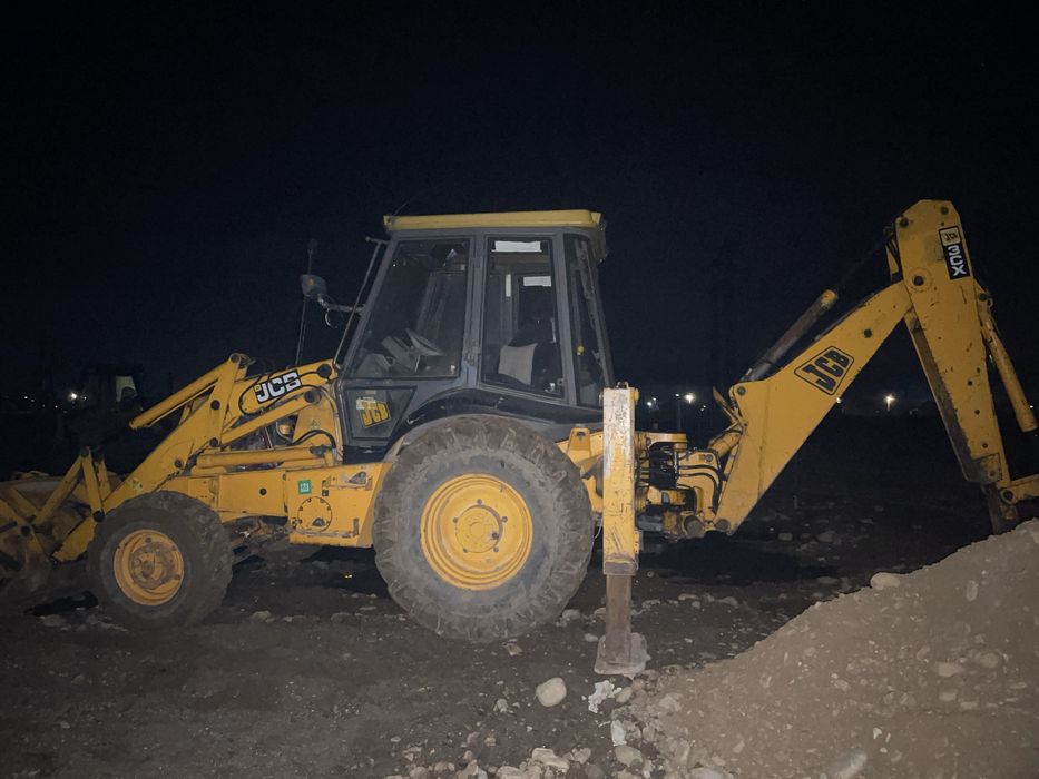 Lucrari / Inchiriere buldoexcavator jcb