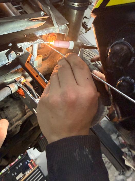 Incarcare auto/ clima/ freon/ reparati AC/ 1234yf/ 134a/ igenizare AC/ service auto