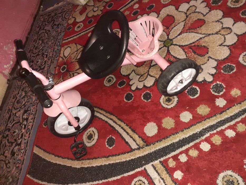 Продавам Детска Триколка