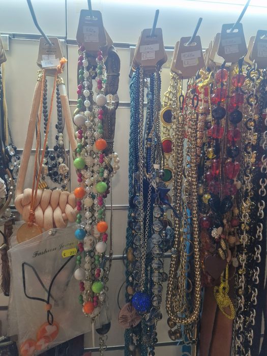 Естествени перли и други бижута