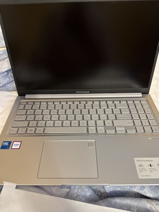 Asus vivobook.
