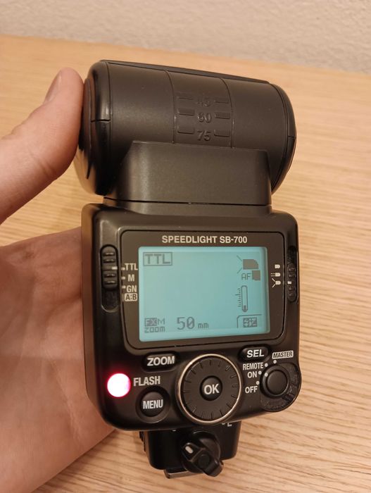 Вспышка Nikon SB-700 полный комплект