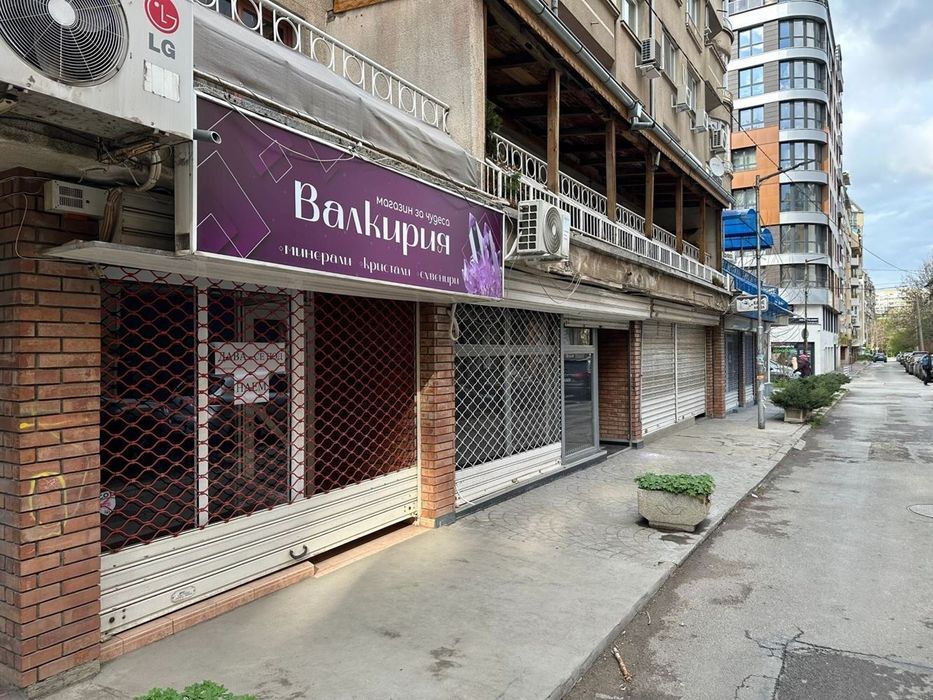 Търговско помещение на ул. Подуево – 2 нива, витрина, готово за бизнес