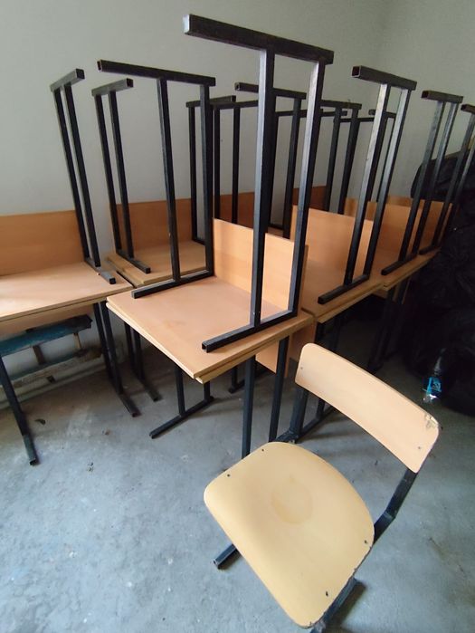 Продам Парты и стулья